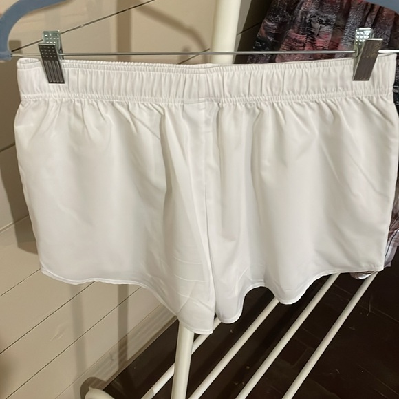 Gymshark Essential Shorts - Picture 2 of 3